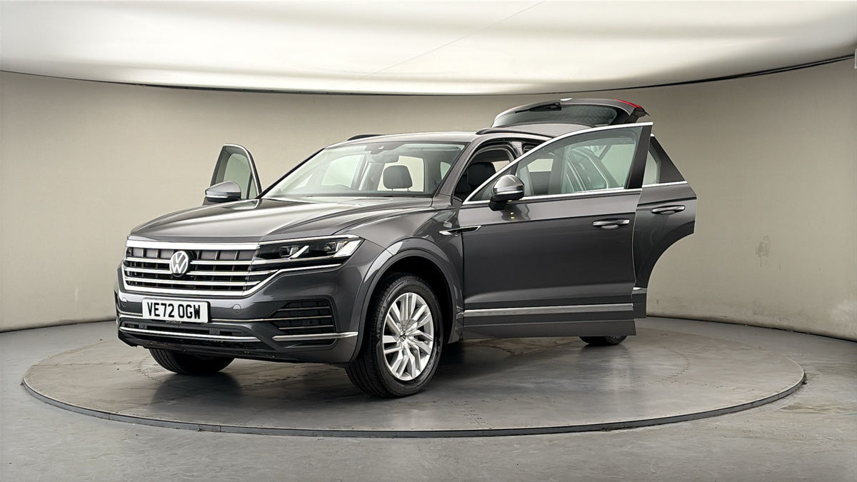 Used Volkswagen Touareg 2023 for sale - 77880790: Photo 49