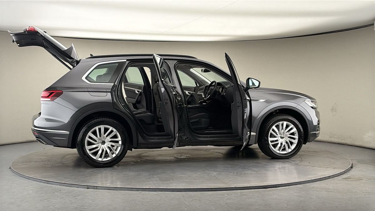 Used Volkswagen Touareg 2023 for sale - 77880790: Photo 56