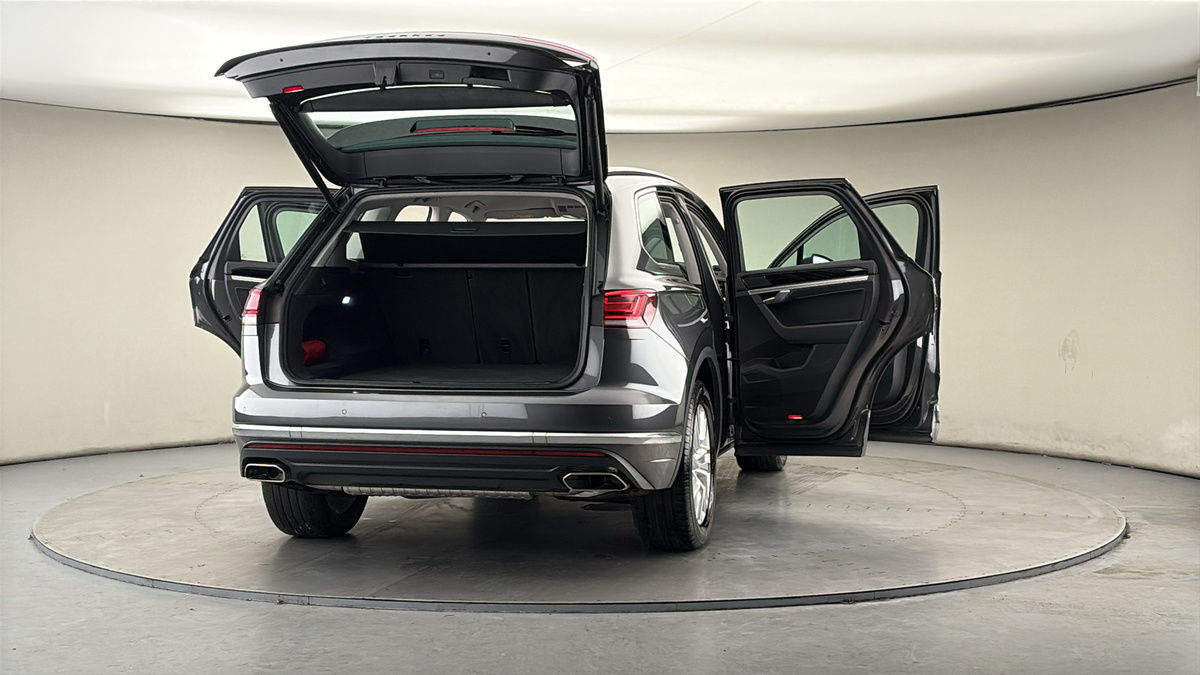 Used Volkswagen Touareg 2023 for sale - 77880790: Photo 59