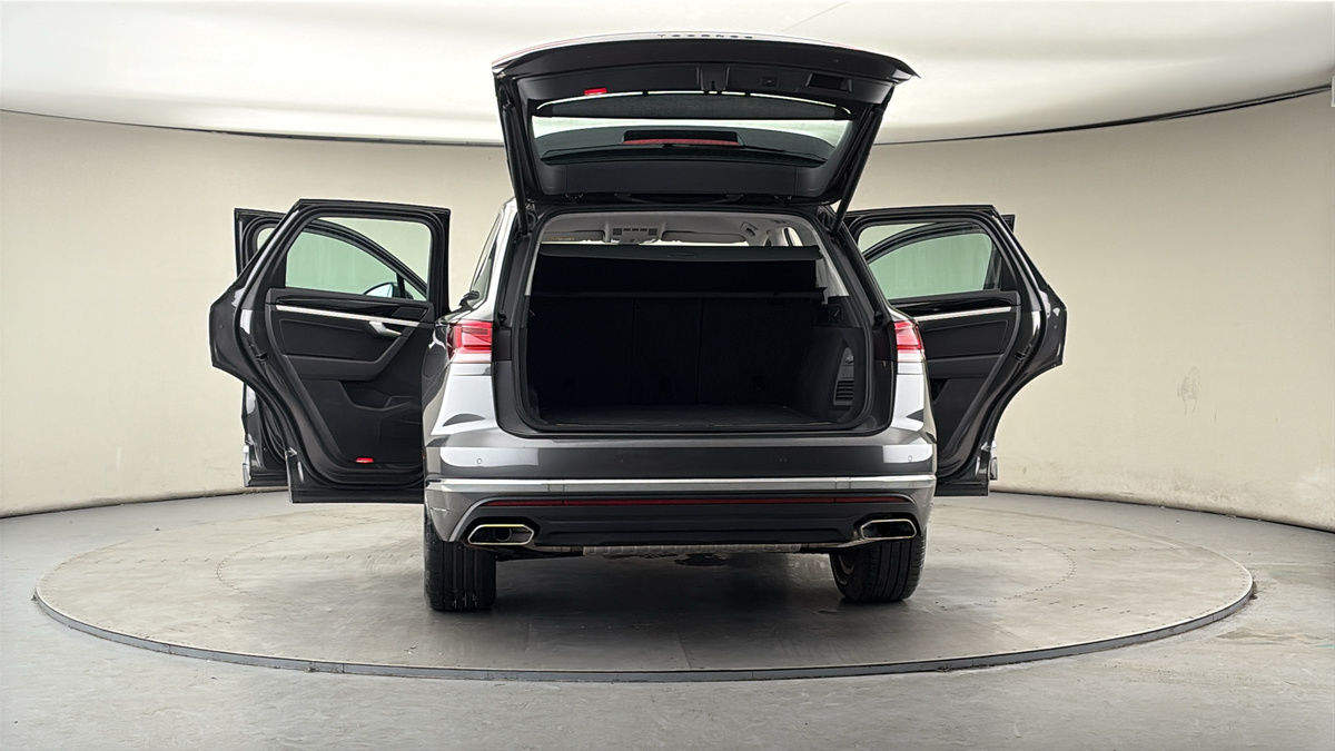 Used Volkswagen Touareg 2023 for sale - 77880790: Photo 60