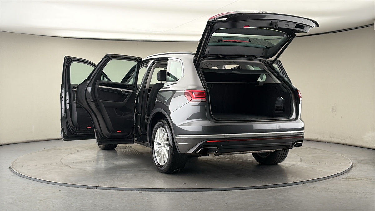 Used Volkswagen Touareg 2023 for sale - 77880790: Photo 61