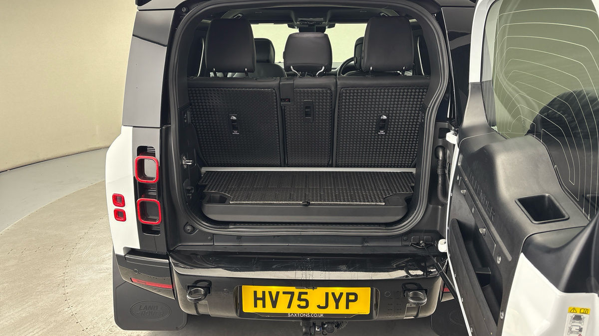Used Land Rover Defender 90 2025 for sale - 77609659: Photo 11