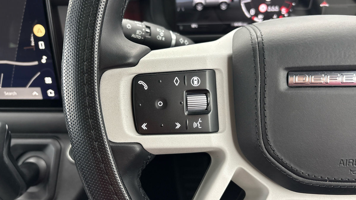 Used Land Rover Defender 90 2025 for sale - 77609659: Photo 13