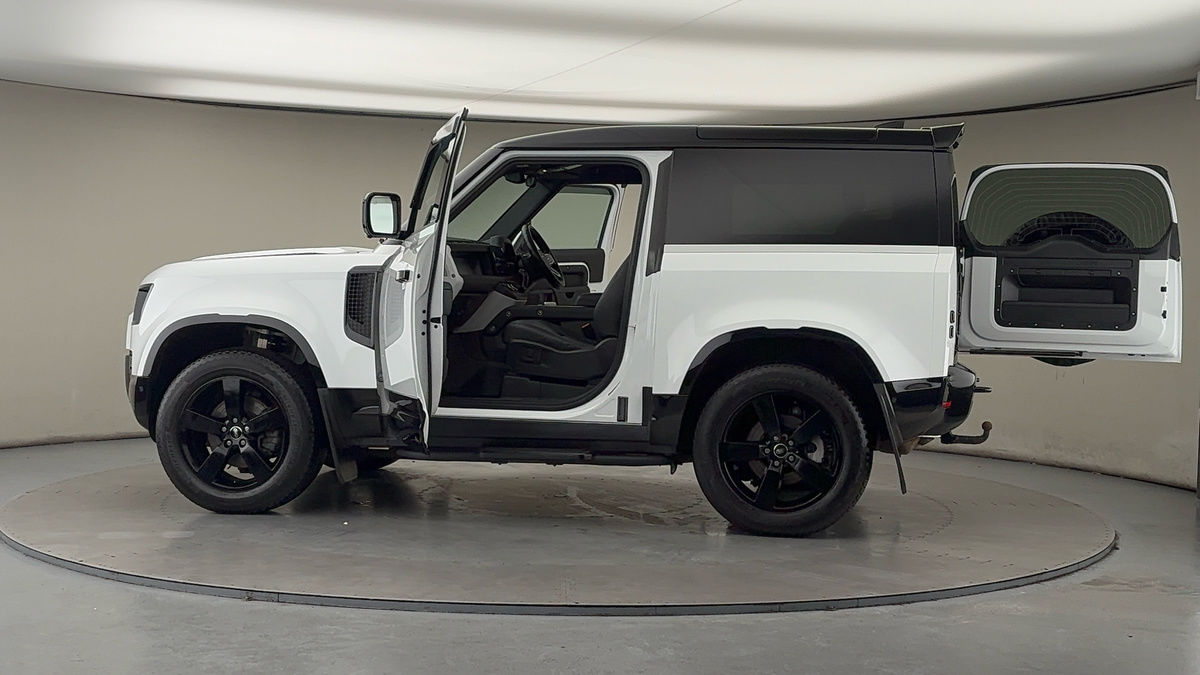 Used Land Rover Defender 90 2025 for sale - 77609659: Photo 48