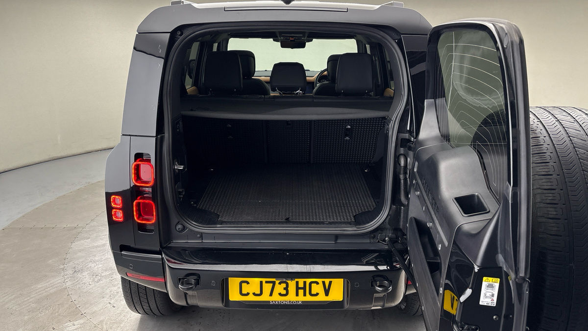 Used Land Rover Defender 110 2024 for sale - 76655667: Photo 11