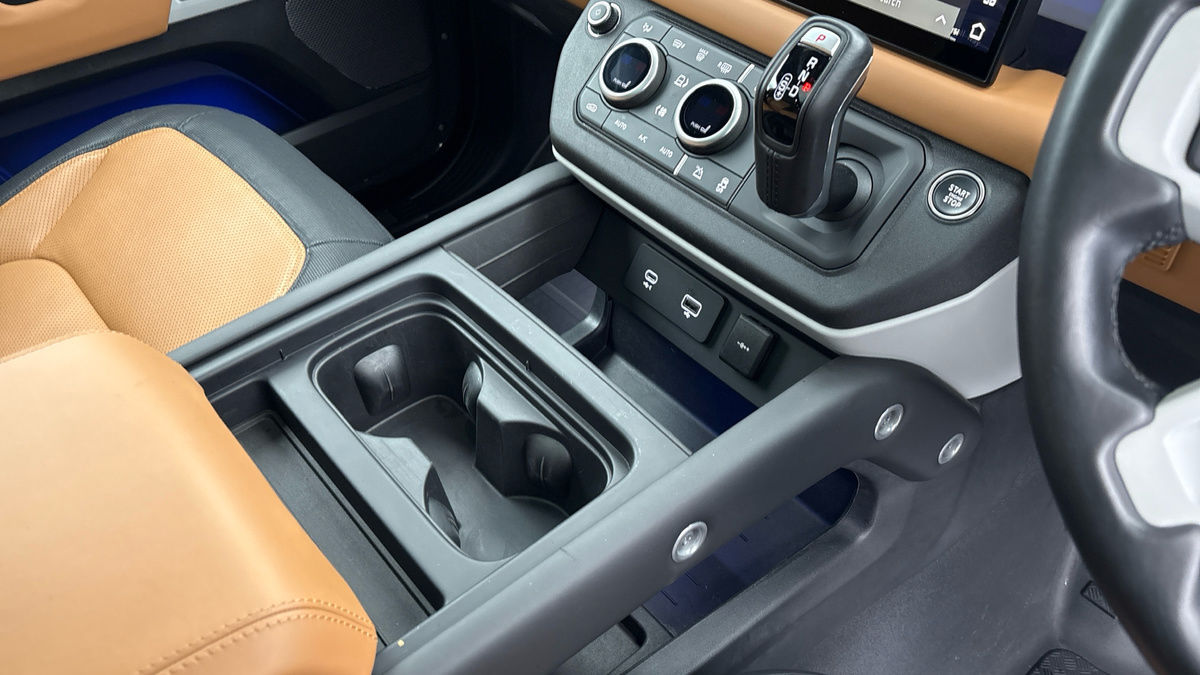 Used Land Rover Defender 110 2024 for sale - 76655667: Photo 18