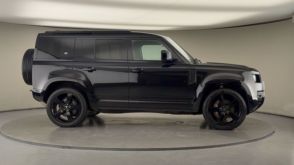 Used Land Rover Defender 110 2024 for sale - 76655667: Photo 37