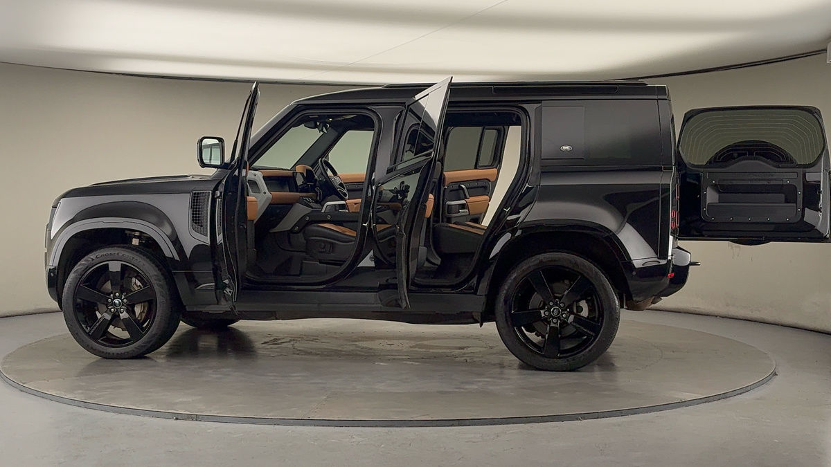 Used Land Rover Defender 110 2024 for sale - 76655667: Photo 47