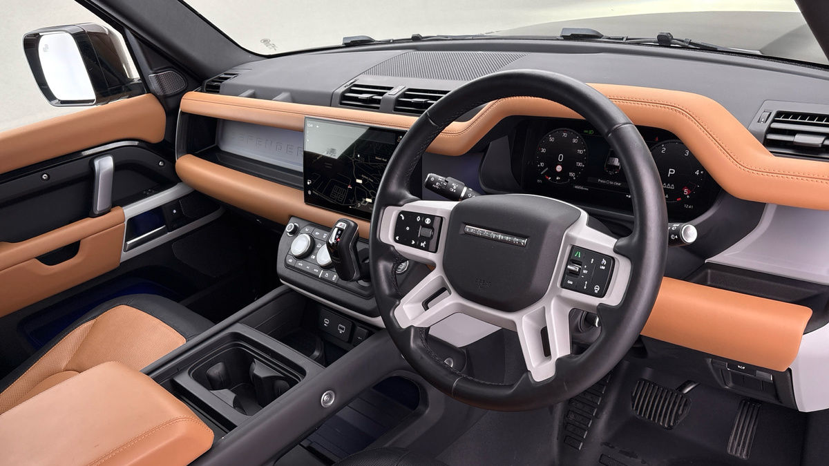 Used Land Rover Defender 110 2024 for sale - 76655667: Photo 5