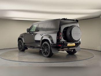 Used Land Rover Defender 110 2024 for sale - 75999264: Photo