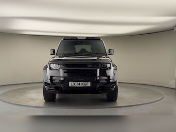Used Land Rover Defender 110 2024 for sale - 75999264: Photo