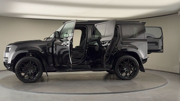 Used Land Rover Defender 110 2024 for sale - 75999264: Photo 52