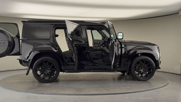 Used Land Rover Defender 110 2024 for sale - 75999264: Photo 61