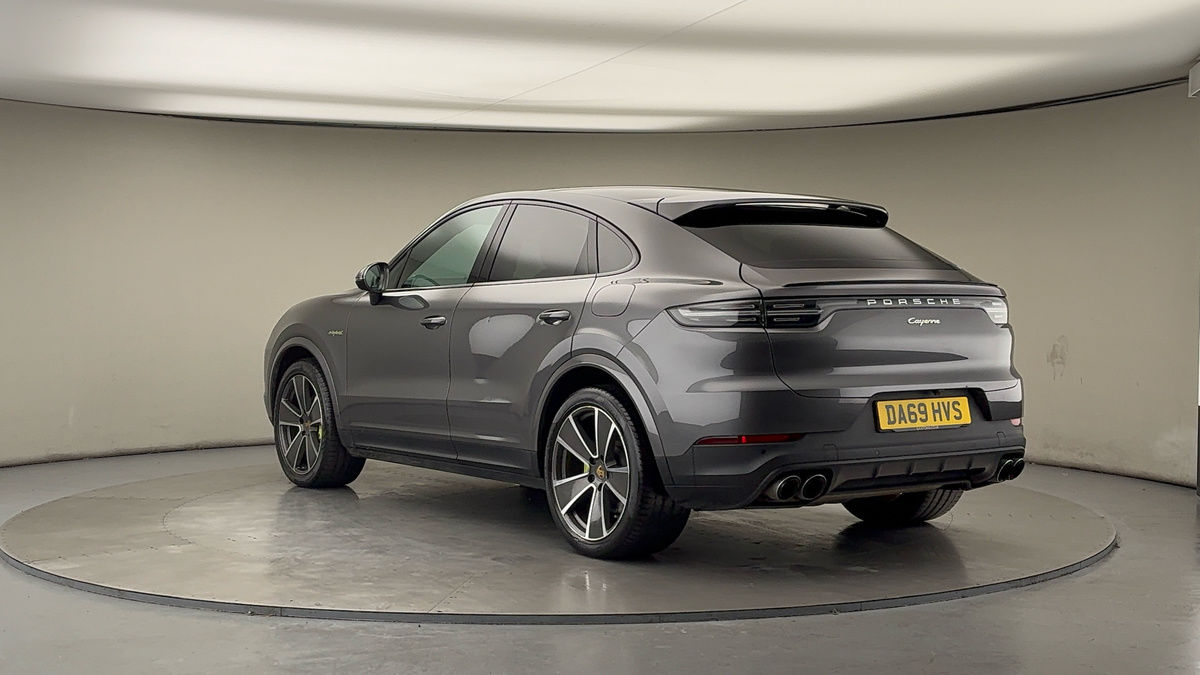 Used Porsche Cayenne 2019 for sale - 76704693: Photo 2