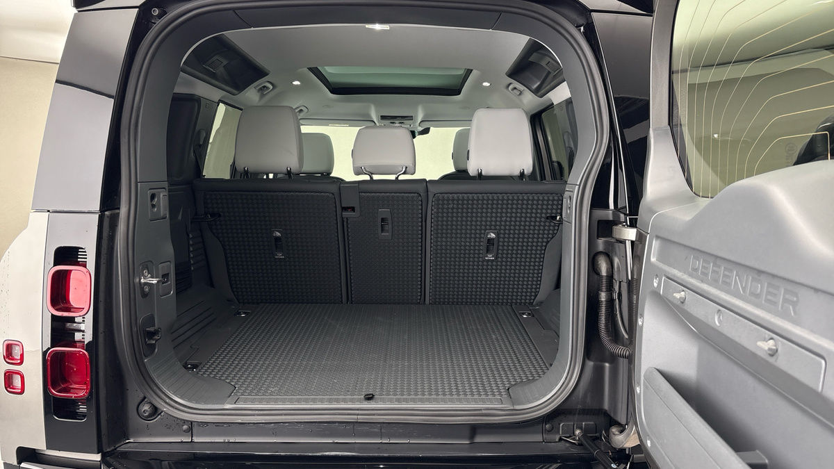 Used Land Rover Defender 110 2024 for sale - 76848556: Photo 11