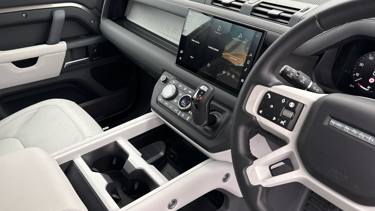 Used Land Rover Defender 110 2024 for sale - 76848556: Photo 18