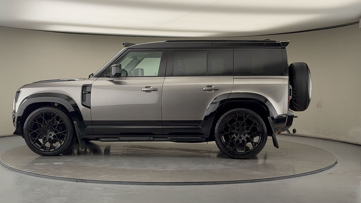 Used Land Rover Defender 110 2024 for sale - 76848556: Photo 32