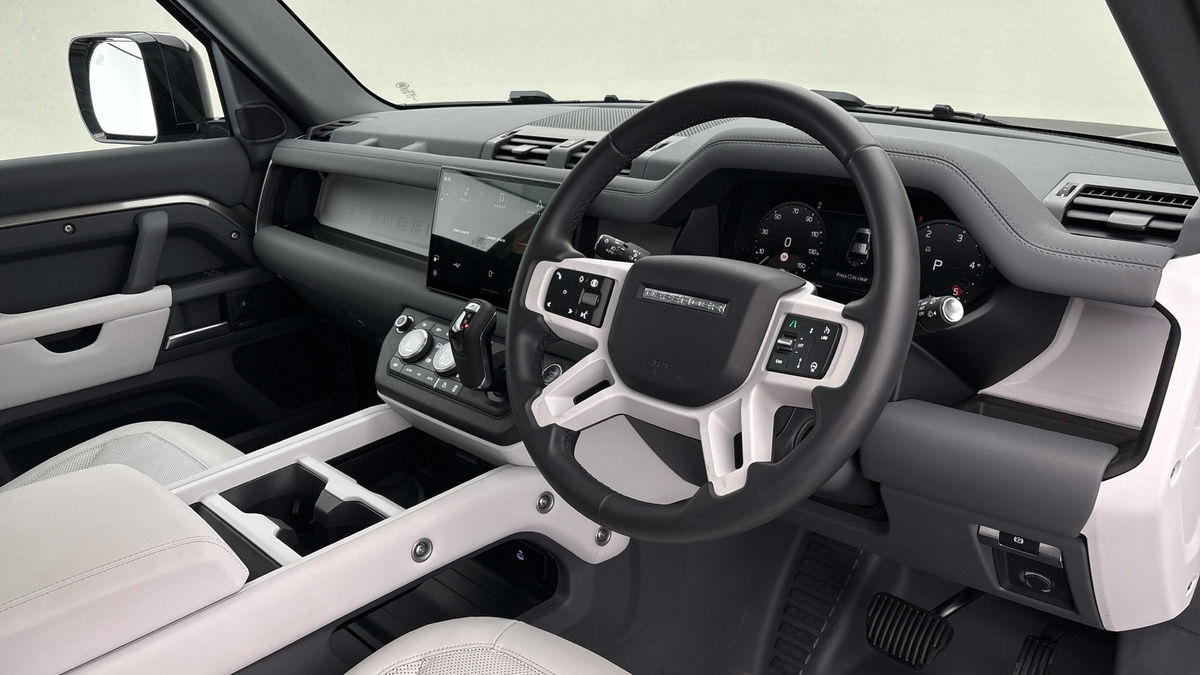 Used Land Rover Defender 110 2024 for sale - 76848556: Photo 5