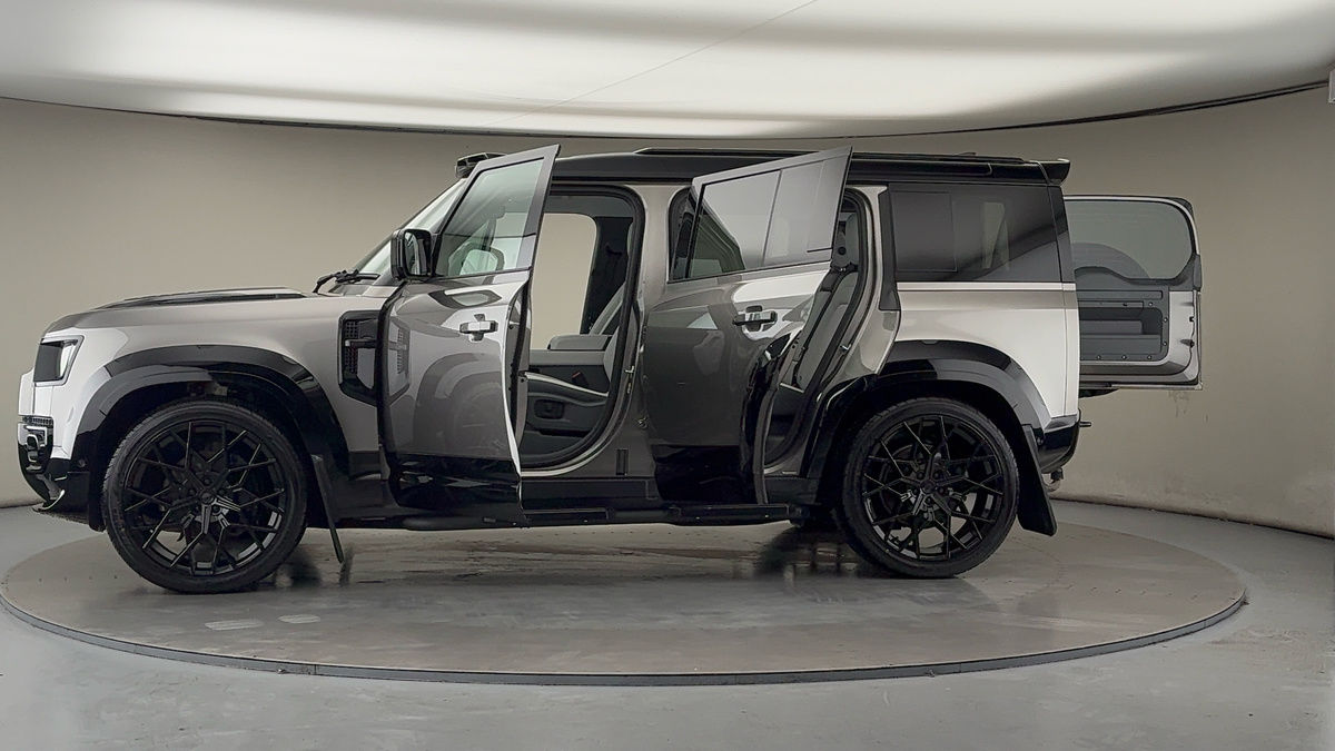 Used Land Rover Defender 110 2024 for sale - 76848556: Photo 52