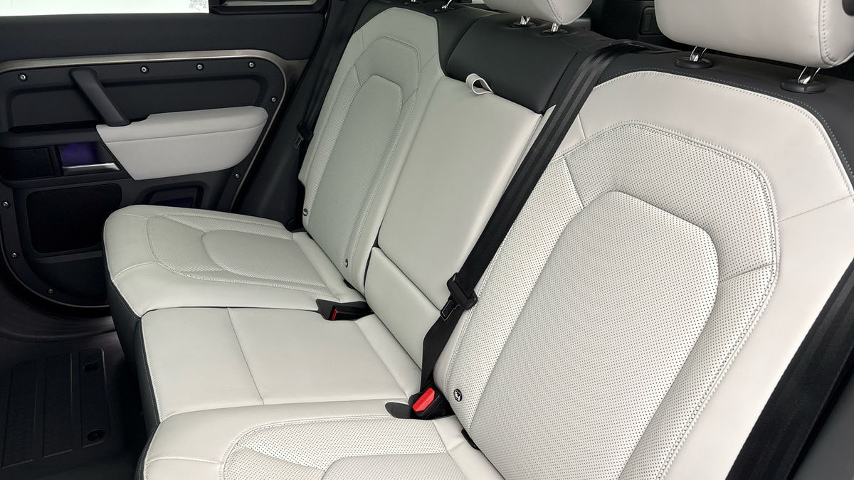 Used Land Rover Defender 110 2024 for sale - 76848556: Photo 8