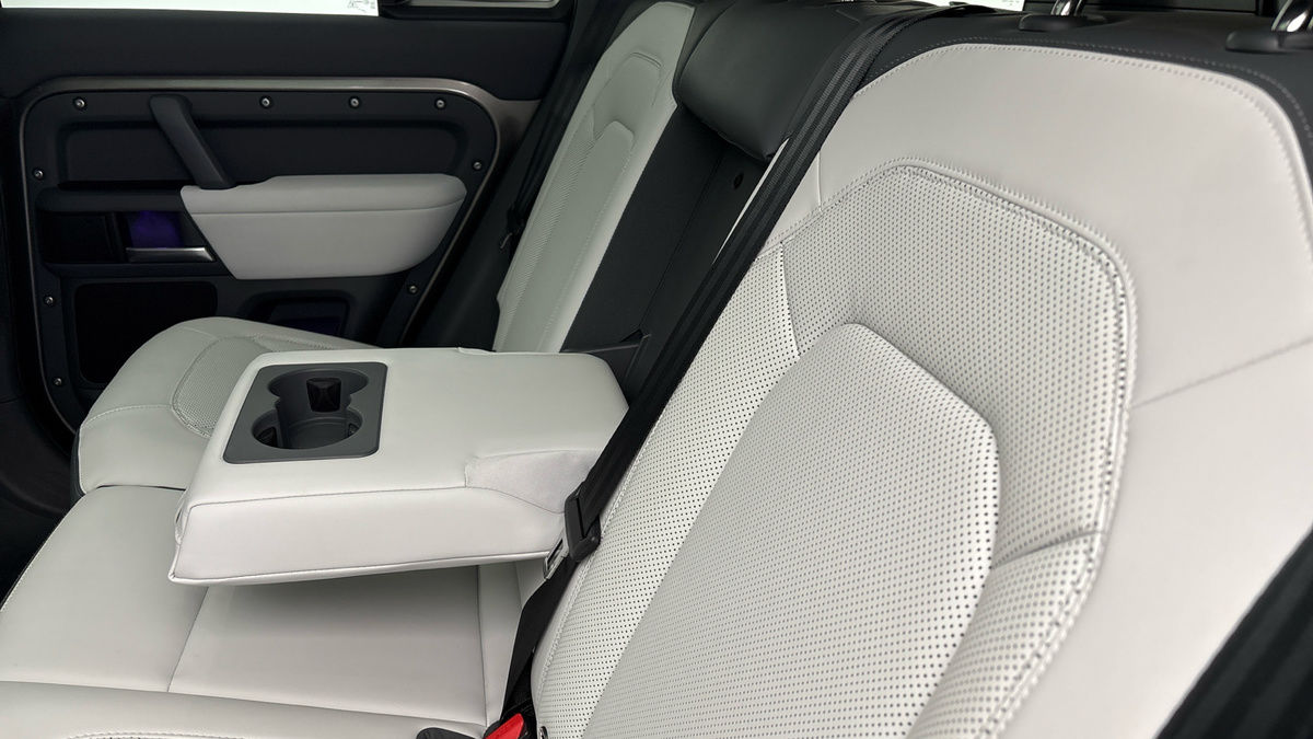 Used Land Rover Defender 110 2024 for sale - 76848556: Photo 9