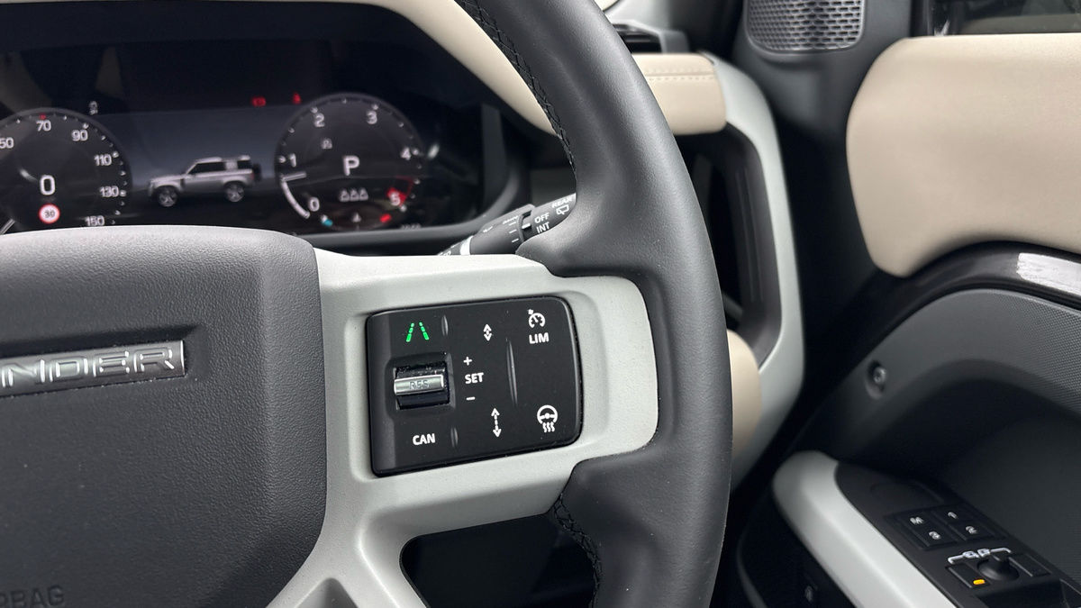 Used Land Rover Defender 90 2024 for sale - 76536438: Photo 14