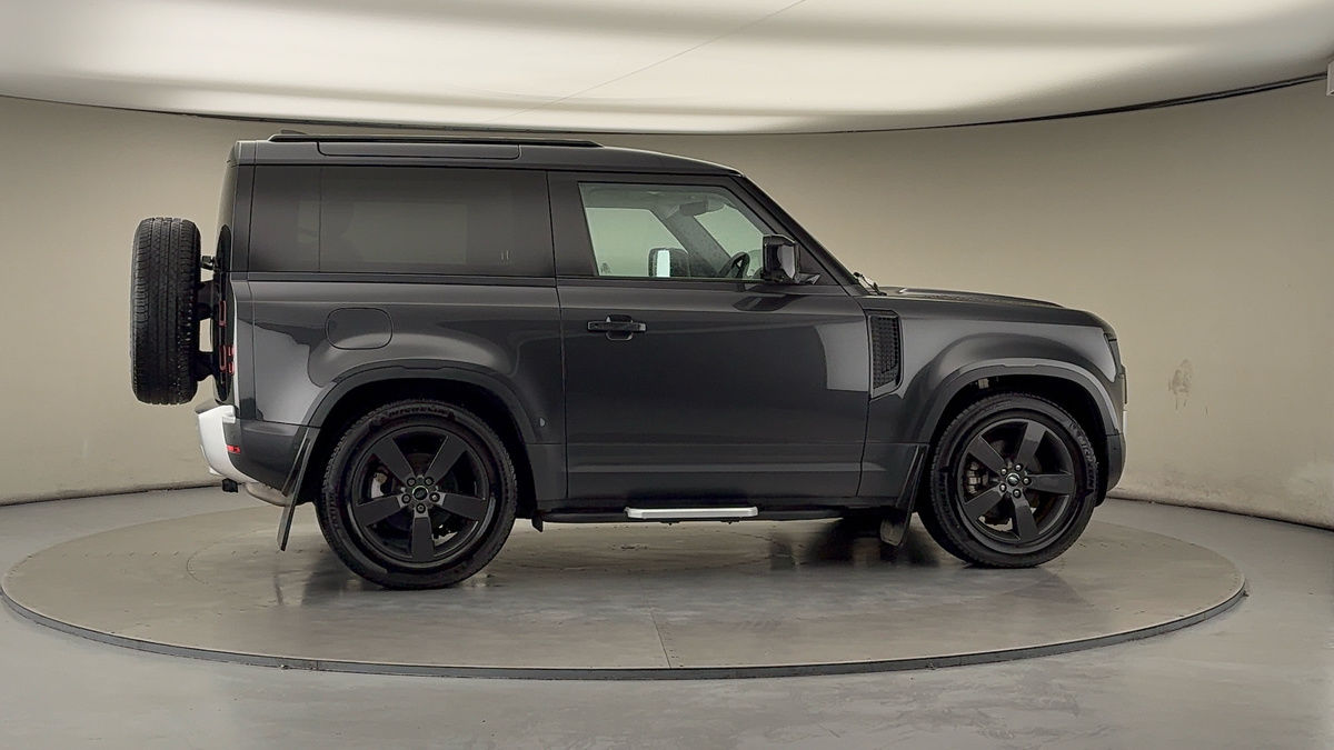 Used Land Rover Defender 90 2024 for sale - 76536438: Photo 37