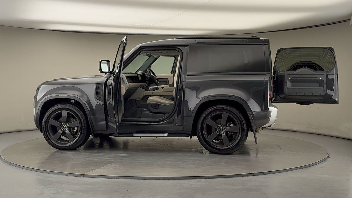 Used Land Rover Defender 90 2024 for sale - 76536438: Photo 46