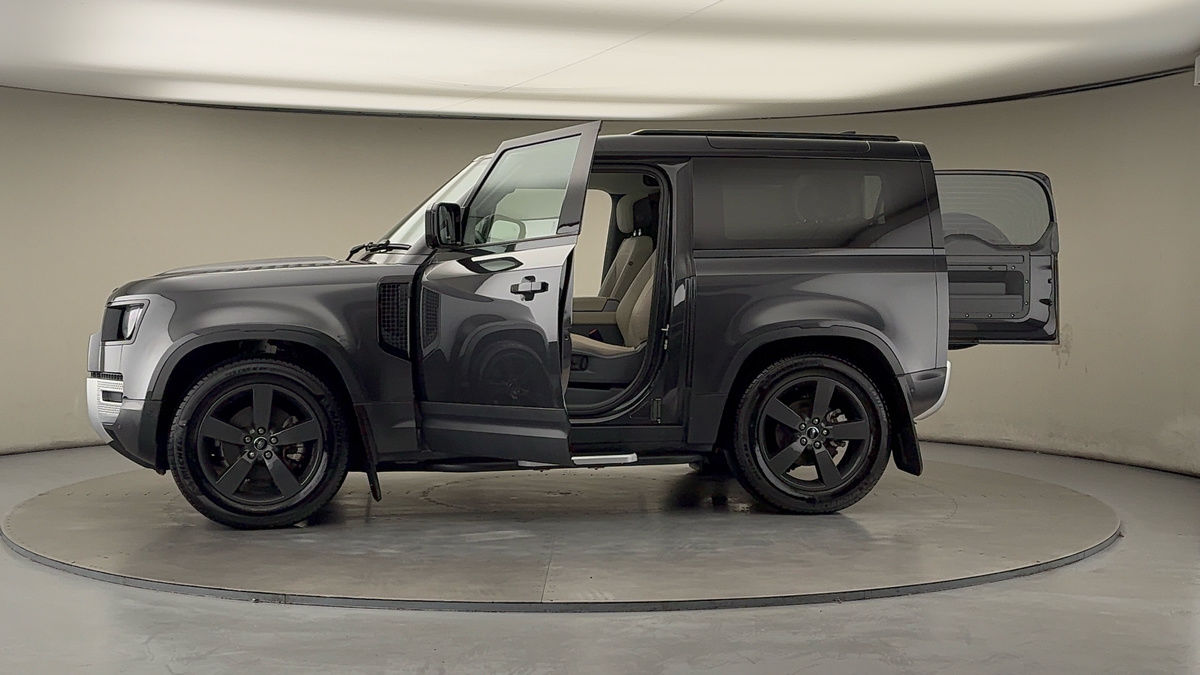 Used Land Rover Defender 90 2024 for sale - 76536438: Photo 47