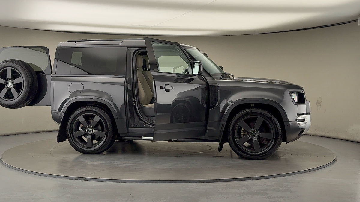 Used Land Rover Defender 90 2024 for sale - 76536438: Photo 55