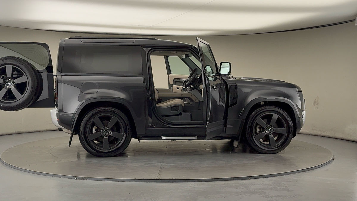 Used Land Rover Defender 90 2024 for sale - 76536438: Photo 56