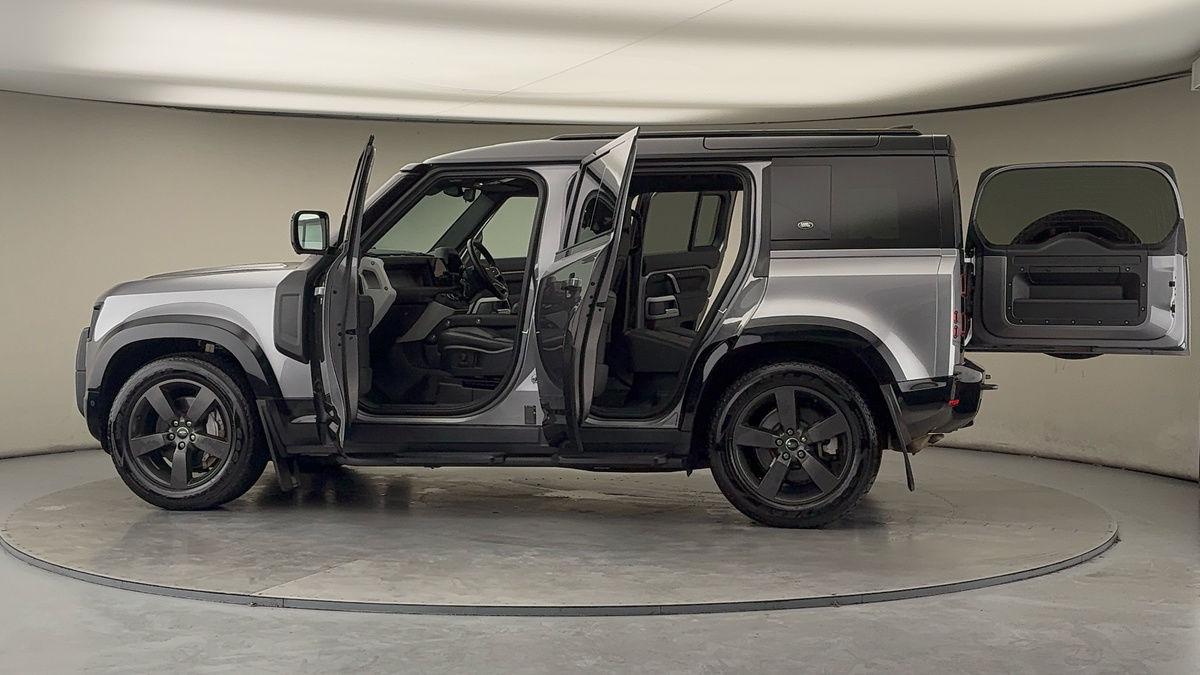 Used Land Rover Defender 110 2023 for sale - 77213249: Photo 46