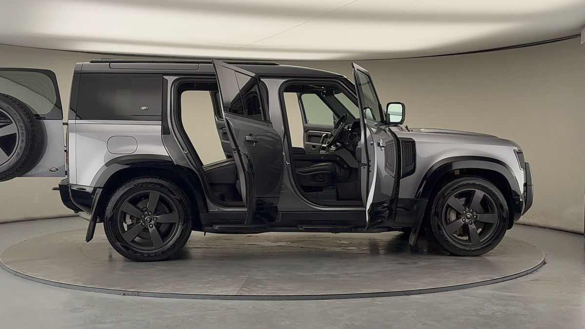 Used Land Rover Defender 110 2023 for sale - 77213249: Photo 56