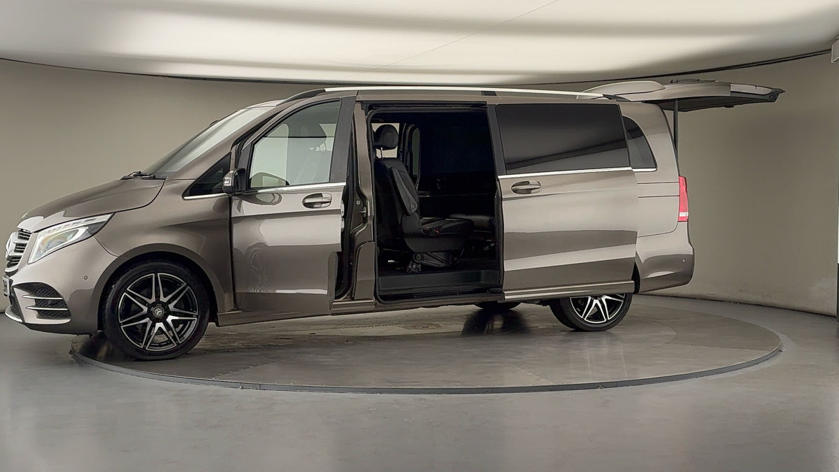 Used Mercedes-Benz V-Class 2018 for sale - 75172161: Photo 48