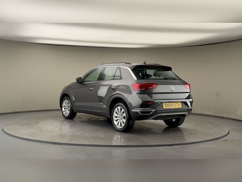 Used Volkswagen T-Roc 2019 for sale - 77535687: Photo