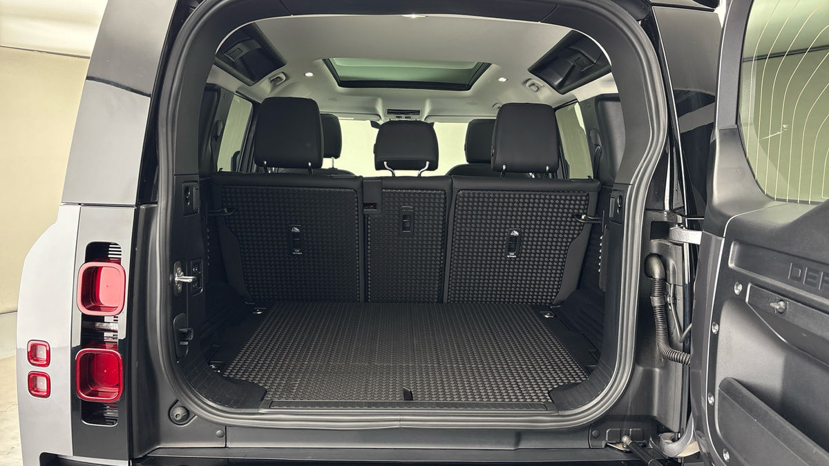 Used Land Rover Defender 110 2024 for sale - 76323902: Photo 11