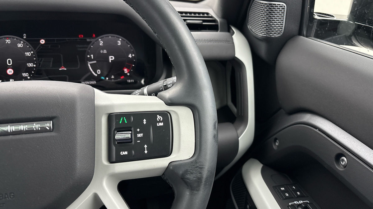 Used Land Rover Defender 110 2024 for sale - 76323902: Photo 14