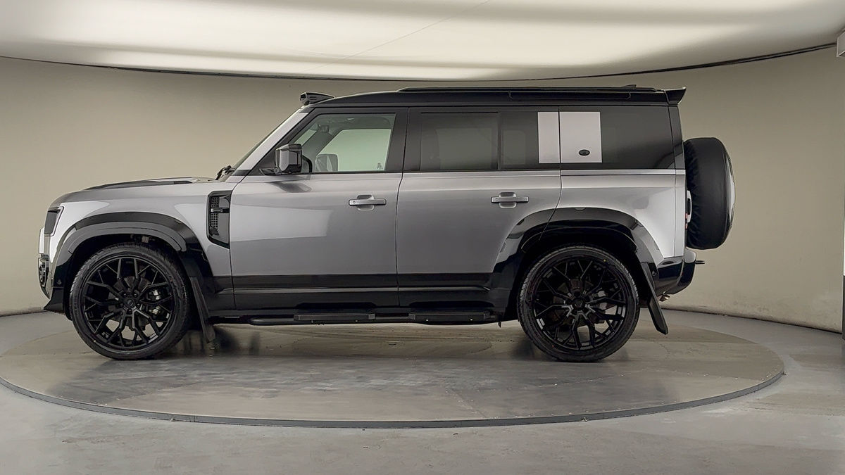 Used Land Rover Defender 110 2024 for sale - 76323902: Photo 15