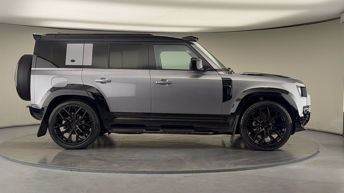 Used Land Rover Defender 110 2024 for sale - 76323902: Photo 16