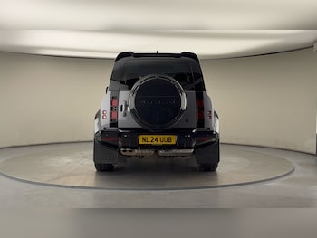 Used Land Rover Defender 110 2024 for sale - 76323902: Photo