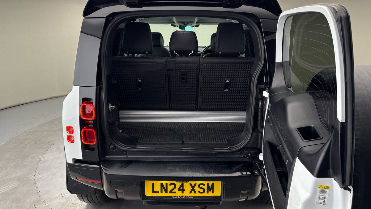 Used Land Rover Defender 90 2024 for sale - 77370432: Photo 11