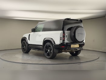 Used Land Rover Defender 90 2023 for sale - 77370432: Photo