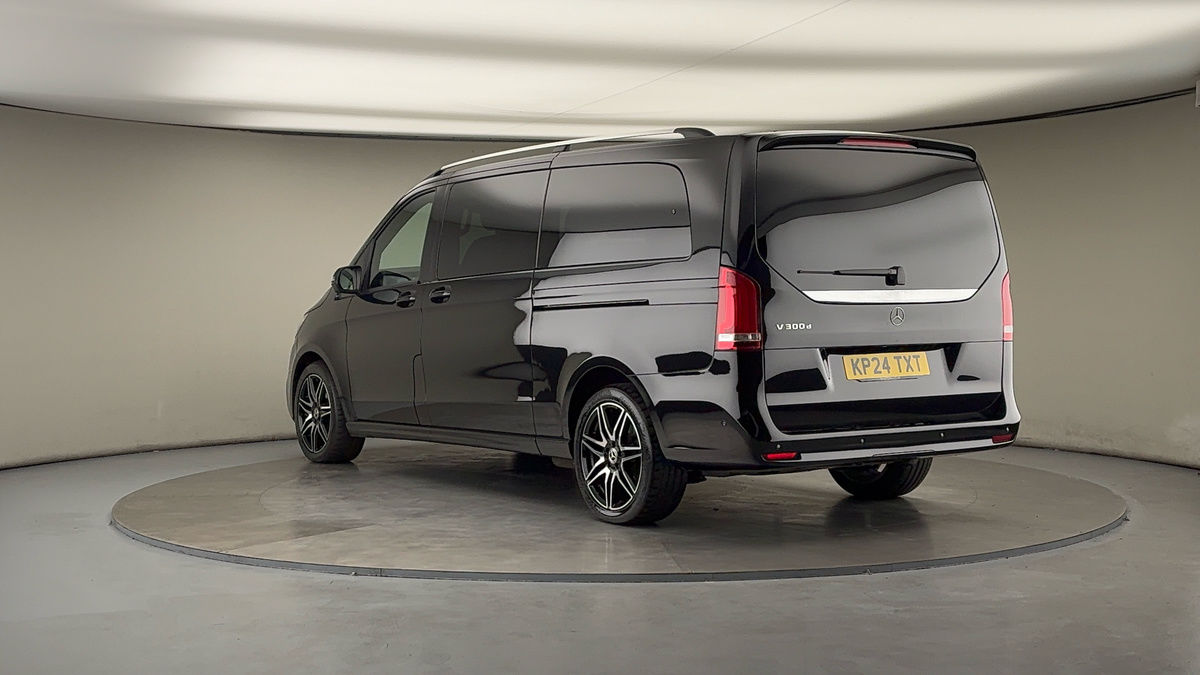 Used Mercedes-Benz V-Class 2024 for sale - 76119520: Photo 2