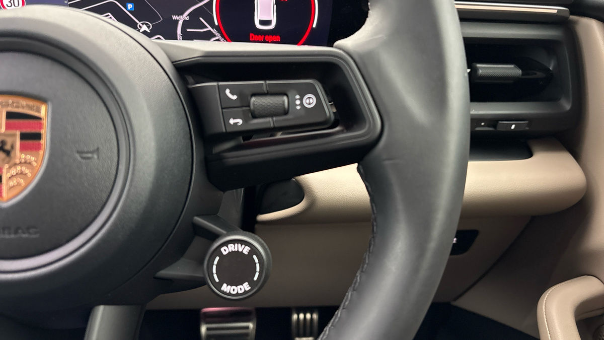 Used Porsche Macan 2025 for sale - 78168185: Photo 14