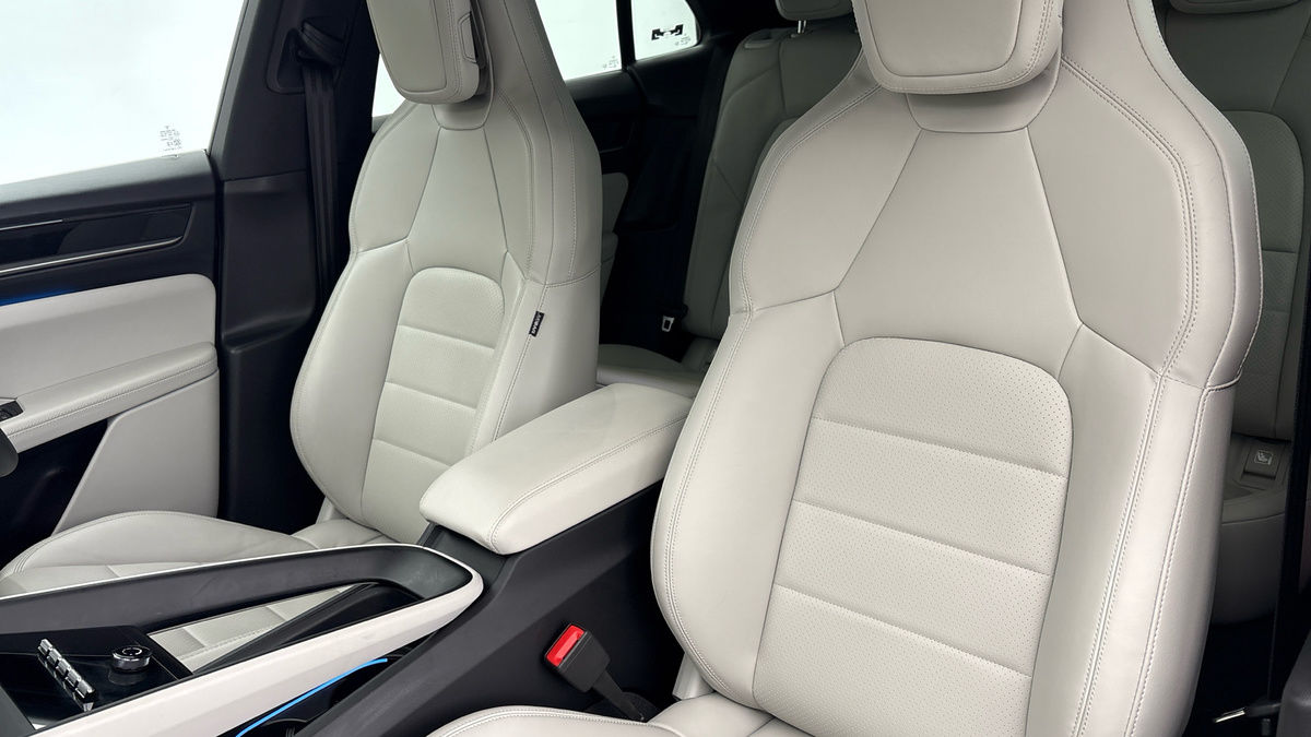 Used Porsche Macan 2025 for sale - 78213231: Photo 9