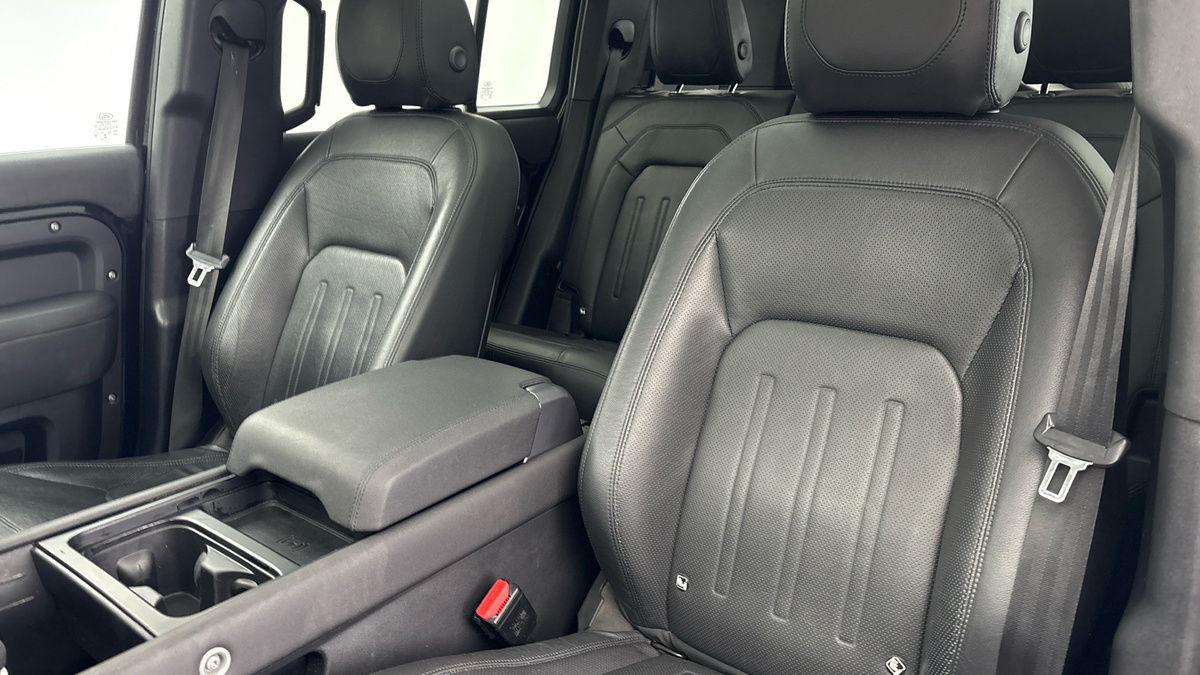Used Land Rover Defender 110 2021 for sale - 76863679: Photo 7