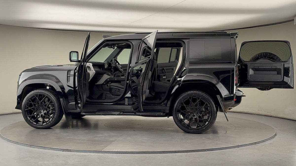 Used Land Rover Defender 110 2025 for sale - 76699135: Photo 51