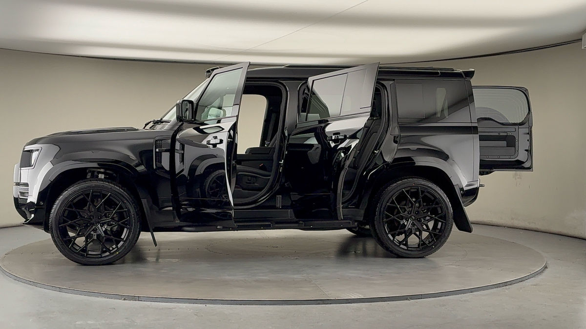 Used Land Rover Defender 110 2025 for sale - 76699135: Photo 52