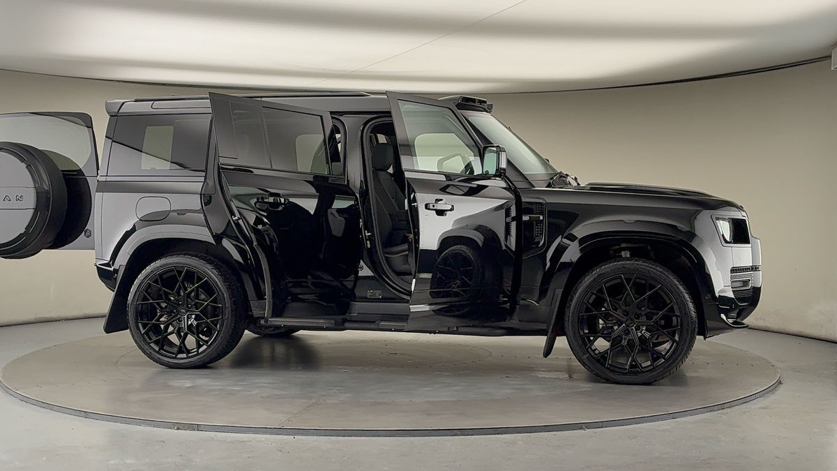 Used Land Rover Defender 110 2025 for sale - 76699135: Photo 60