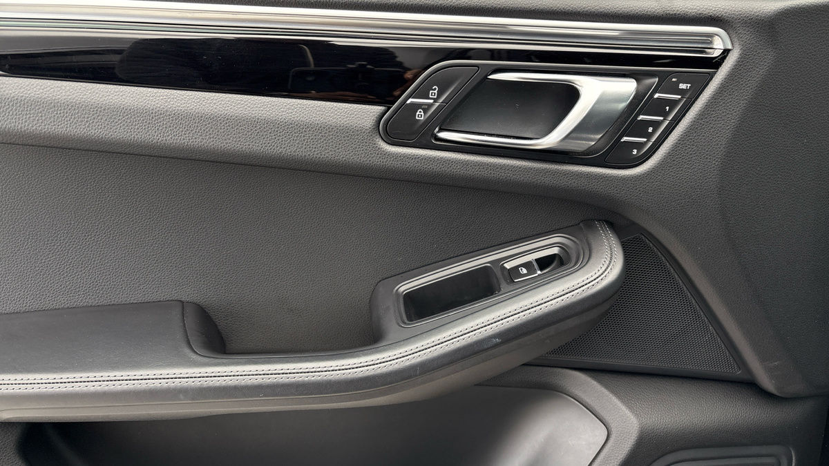 Used Porsche Macan 2020 for sale - 75833418: Photo 19